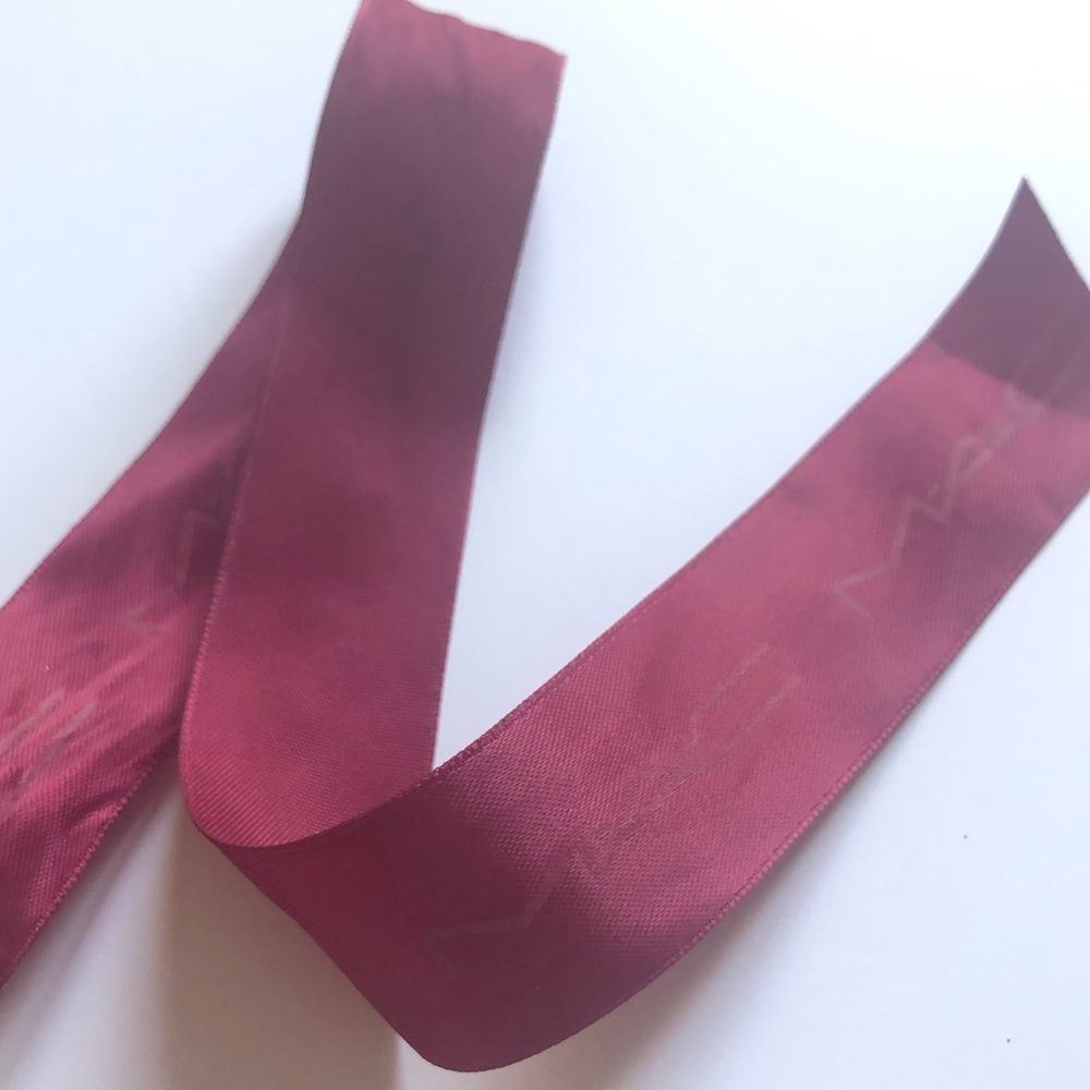 Mac Cosmetics Ribbon - Picture 6 of 10